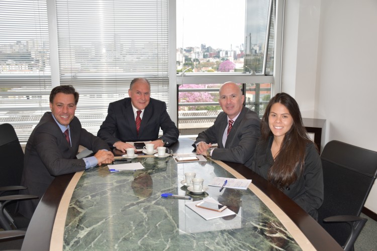 A partir da esquerda, Juliano Lirani, Narciso Dóro Junior, Almir Pazinato Nanemann e Jéssica Harumi Dallagrana de Oliveira.