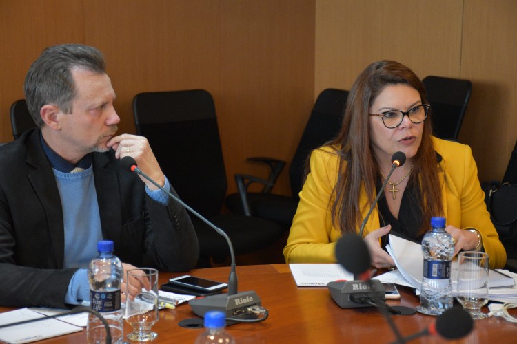 Presidente do CRCPR, Marcos Rigoni e a vice-presidente de Fiscalização, Ética e Disciplina, Elizangela Kuhn, realizam a abertura da reunião