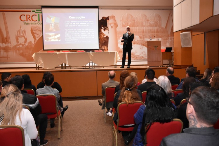 Eduardo Makowski ministra palestra no evento